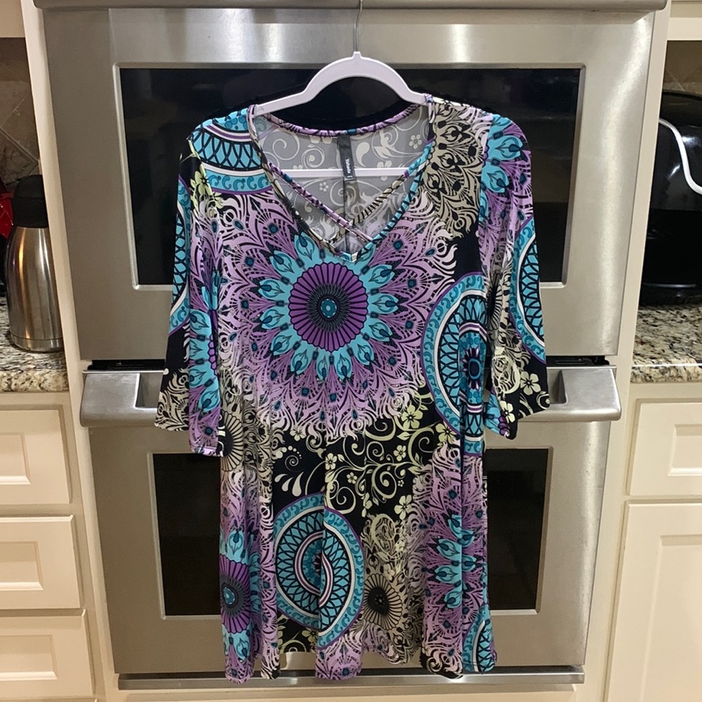 Yahada usa tunic top size tag removed see measurements. Fits like medium/large.